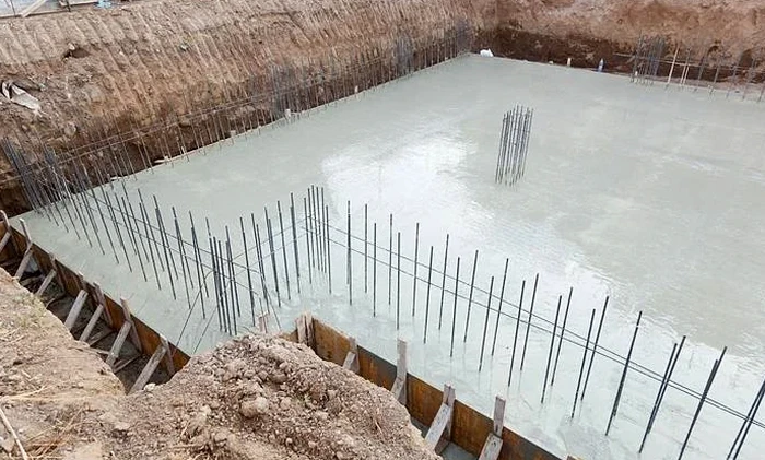 Diseño de cimentaciones superficiales en Concepción: análisis geotécnico para suelo granular